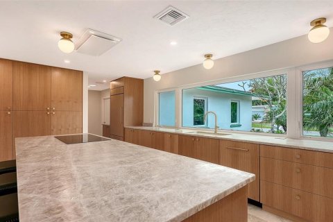 House in Sarasota, Florida 3 bedrooms, 274.71 sq.m. № 2393630 - photo 14