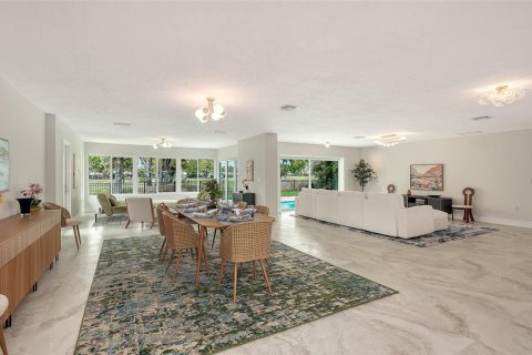 House in Sarasota, Florida 3 bedrooms, 274.71 sq.m. № 2393630 - photo 4