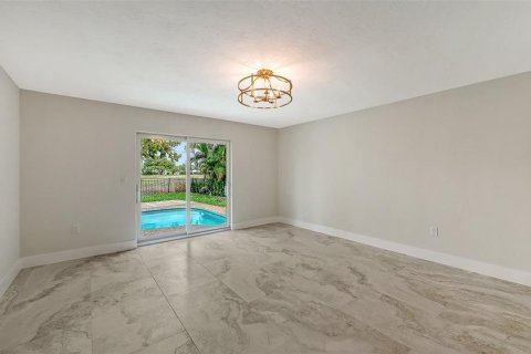 House in Sarasota, Florida 3 bedrooms, 274.71 sq.m. № 2393630 - photo 29