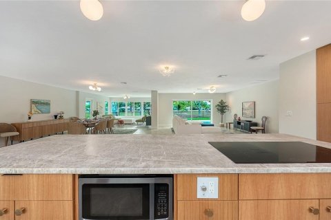 House in Sarasota, Florida 3 bedrooms, 274.71 sq.m. № 2393630 - photo 18