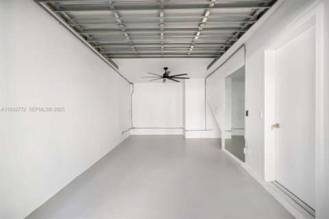 Condo in Miami, Florida, 3 bedrooms № 1991244 - photo 11