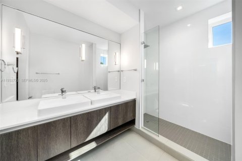 Condo in Miami, Florida, 3 bedrooms № 1991244 - photo 27