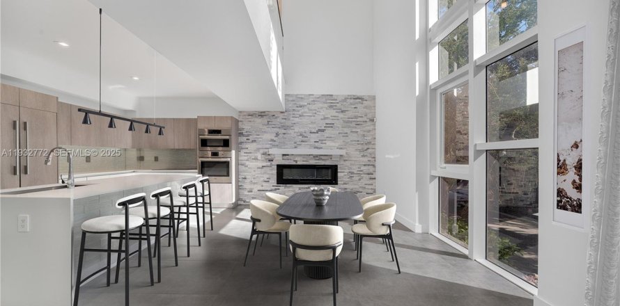 Condo in Miami, Florida, 3 bedrooms № 1991244