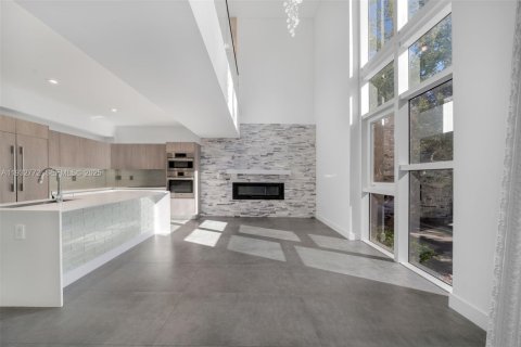 Condo in Miami, Florida, 3 bedrooms № 1991244 - photo 13