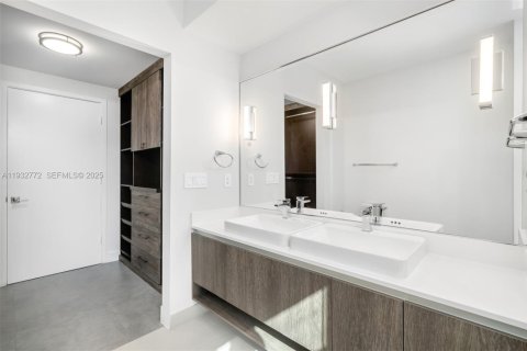 Condo in Miami, Florida, 3 bedrooms № 1991244 - photo 26