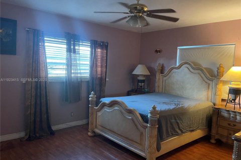 House in Lauderhill, Florida 3 bedrooms, 140.84 sq.m. № 2082847 - photo 10