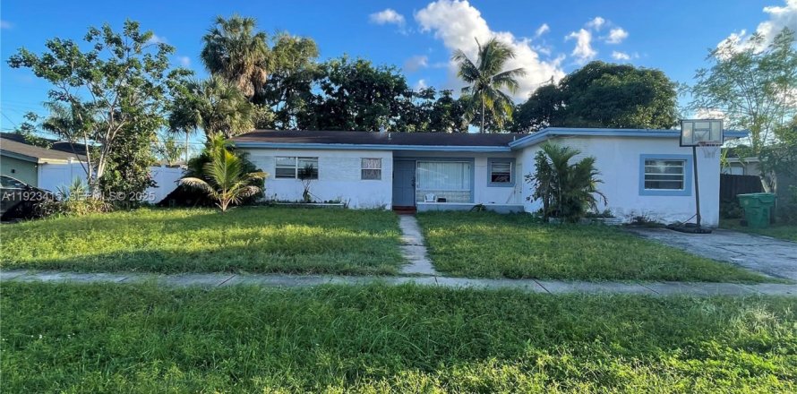 House in Lauderhill, Florida 3 bedrooms, 140.84 sq.m. № 2082847