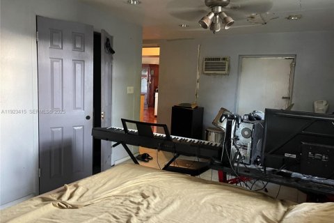 House in Lauderhill, Florida 3 bedrooms, 140.84 sq.m. № 2082847 - photo 16