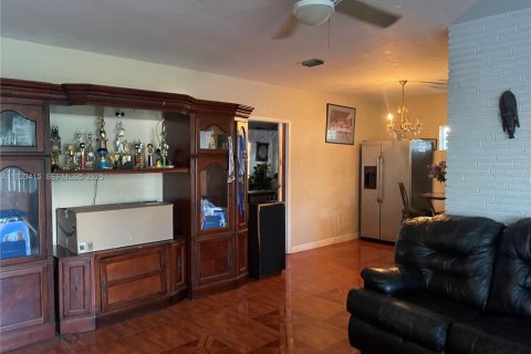 House in Lauderhill, Florida 3 bedrooms, 140.84 sq.m. № 2082847 - photo 5