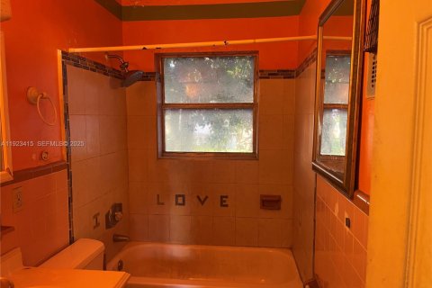 House in Lauderhill, Florida 3 bedrooms, 140.84 sq.m. № 2082847 - photo 15