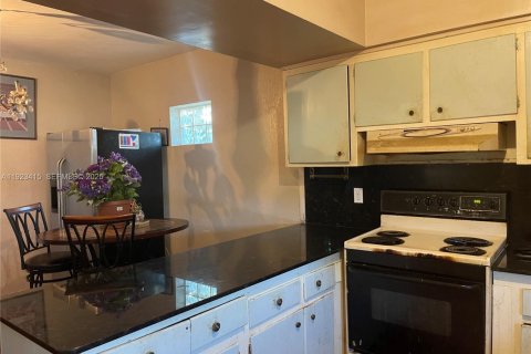 House in Lauderhill, Florida 3 bedrooms, 140.84 sq.m. № 2082847 - photo 7