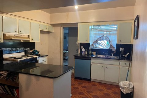 House in Lauderhill, Florida 3 bedrooms, 140.84 sq.m. № 2082847 - photo 8