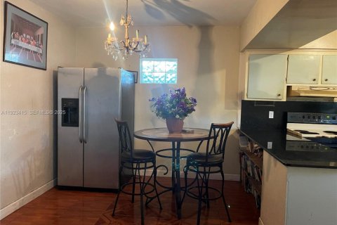 House in Lauderhill, Florida 3 bedrooms, 140.84 sq.m. № 2082847 - photo 6