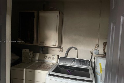 House in Lauderhill, Florida 3 bedrooms, 140.84 sq.m. № 2082847 - photo 21