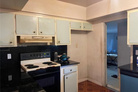House in Lauderhill, Florida 3 bedrooms, 140.84 sq.m. № 2082847 - photo 9