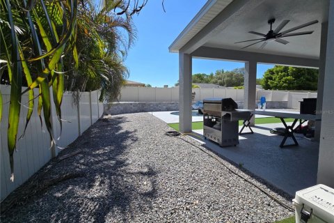 House in Tarpon Springs, Florida 4 bedrooms, 290.23 sq.m. № 2141082 - photo 15