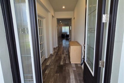 House in Tarpon Springs, Florida 4 bedrooms, 290.23 sq.m. № 2141082 - photo 3