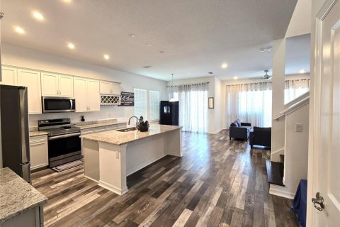 House in Tarpon Springs, Florida 4 bedrooms, 290.23 sq.m. № 2141082 - photo 6