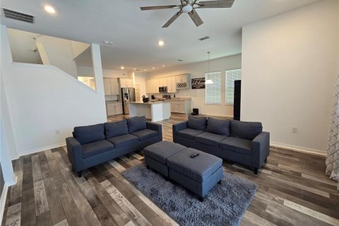House in Tarpon Springs, Florida 4 bedrooms, 290.23 sq.m. № 2141082 - photo 9