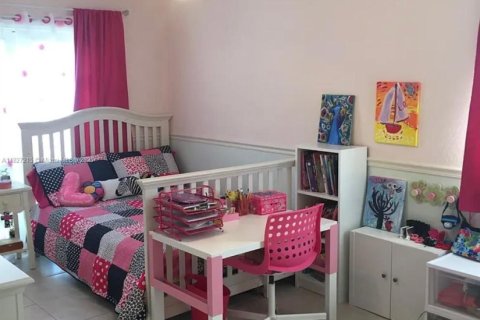 House in Sunrise, Florida 3 bedrooms, 124.49 sq.m. № 1977495 - photo 13