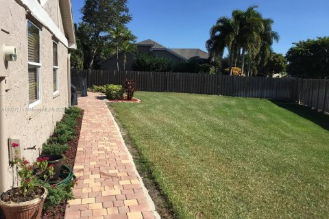 House in Sunrise, Florida 3 bedrooms, 124.49 sq.m. № 1977495 - photo 2