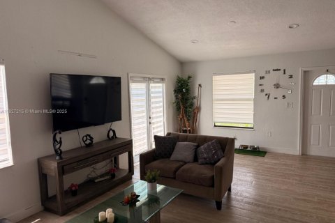 House in Sunrise, Florida 3 bedrooms, 124.49 sq.m. № 1977495 - photo 8