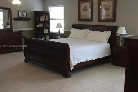 House in Sunrise, Florida 3 bedrooms, 124.49 sq.m. № 1977495 - photo 10