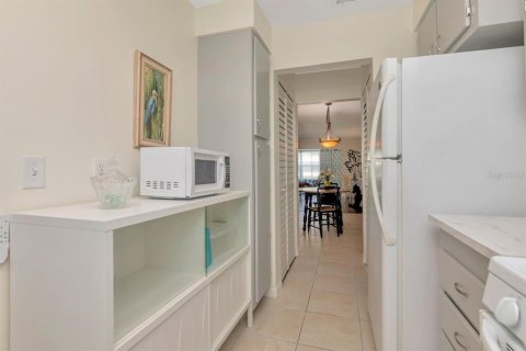 Copropriété à vendre à Gulfport, Floride: 1 chambre, 98.48 m2 № 2142351 - photo 5