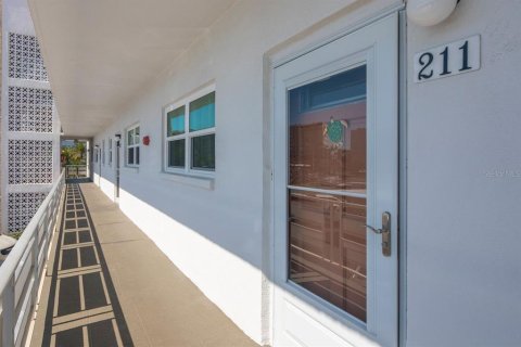 Condo à Gulfport, Floride, 1 chambre № 2142351