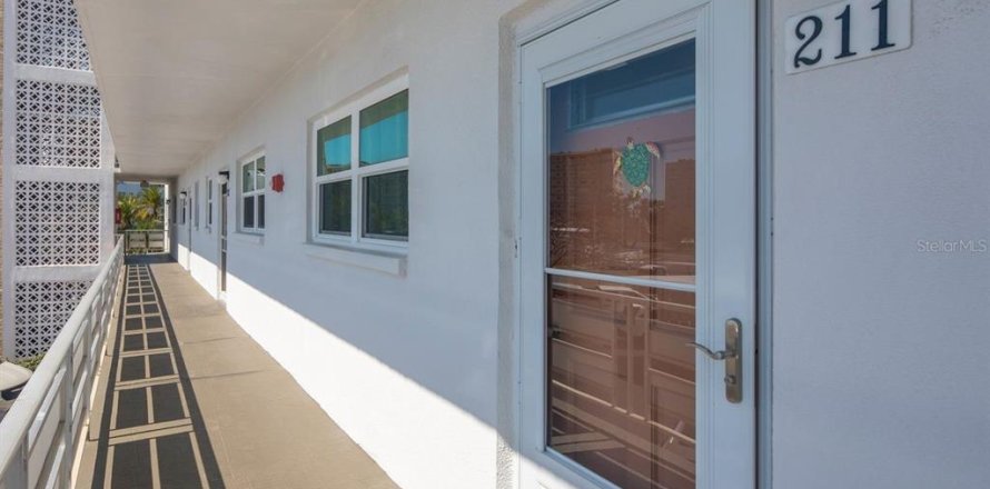 Condo à Gulfport, Floride, 1 chambre № 2142351