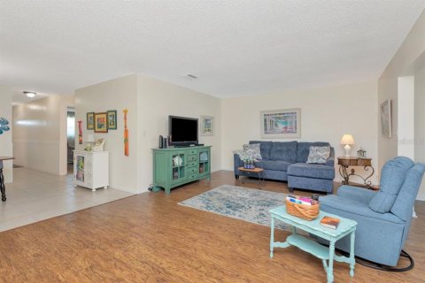 Copropriété à vendre à Gulfport, Floride: 1 chambre, 98.48 m2 № 2142351 - photo 11