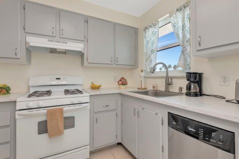 Copropriété à vendre à Gulfport, Floride: 1 chambre, 98.48 m2 № 2142351 - photo 4