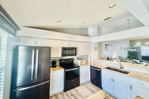 Copropriété à vendre à Punta Gorda, Floride: 2 chambres, 102.19 m2 № 1910110 - photo 3