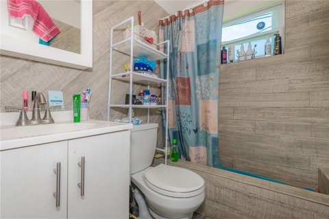 Propiedad comercial en venta en Homestead, Florida, 161.28 m2 № 1818431 - foto 14