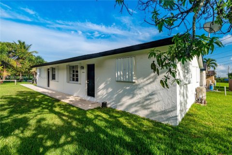 Propiedad comercial en venta en Homestead, Florida, 161.28 m2 № 1818431 - foto 21