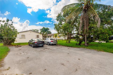 Propiedad comercial en venta en Homestead, Florida, 161.28 m2 № 1818431 - foto 23