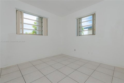 Propiedad comercial en venta en Homestead, Florida, 161.28 m2 № 1818431 - foto 6