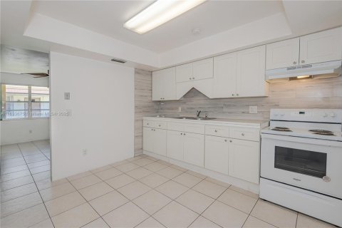 Propiedad comercial en venta en Homestead, Florida, 161.28 m2 № 1818431 - foto 3