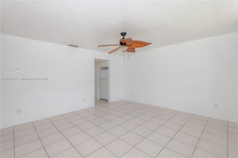 Propiedad comercial en venta en Homestead, Florida, 161.28 m2 № 1818431 - foto 24