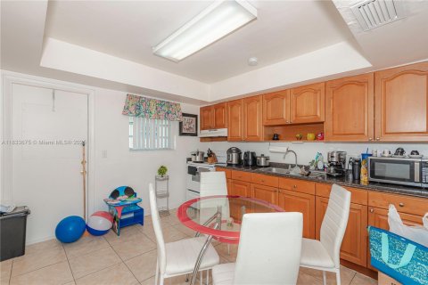 Propiedad comercial en venta en Homestead, Florida, 161.28 m2 № 1818431 - foto 12