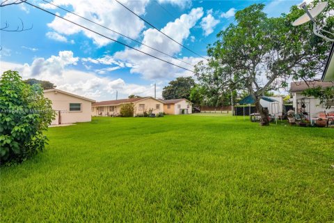 Propiedad comercial en venta en Homestead, Florida, 161.28 m2 № 1818431 - foto 19