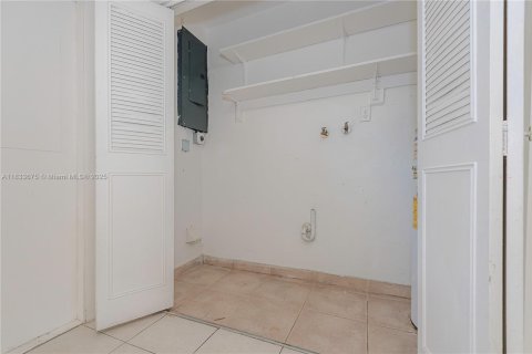 Propiedad comercial en venta en Homestead, Florida, 161.28 m2 № 1818431 - foto 5