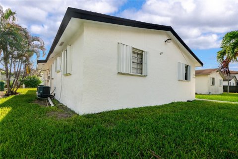 Propiedad comercial en venta en Homestead, Florida, 161.28 m2 № 1818431 - foto 18