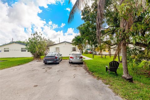 Propiedad comercial en venta en Homestead, Florida, 161.28 m2 № 1818431 - foto 22