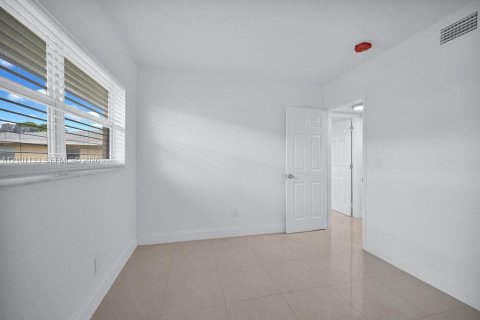 Apartment in Margate, Florida 2 bedrooms, 76.83 sq.m. № 2401339 - photo 13