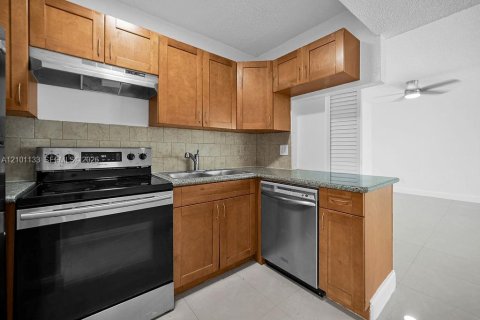 Apartment in Margate, Florida 2 bedrooms, 76.83 sq.m. № 2401339 - photo 12