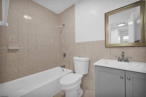 Apartment in Margate, Florida 2 bedrooms, 76.83 sq.m. № 2401339 - photo 16