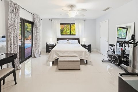 House in Miami, Florida 5 bedrooms, 236.99 sq.m. № 1975434 - photo 26