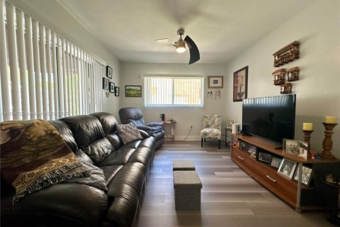 Townhouse in Miami, Florida 3 bedrooms, 147.9 sq.m. № 1864166 - photo 19