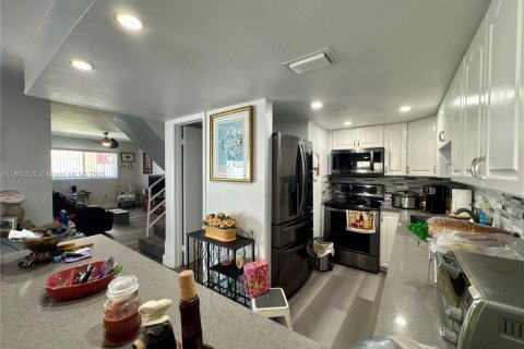 Townhouse in Miami, Florida 3 bedrooms, 147.9 sq.m. № 1864166 - photo 12
